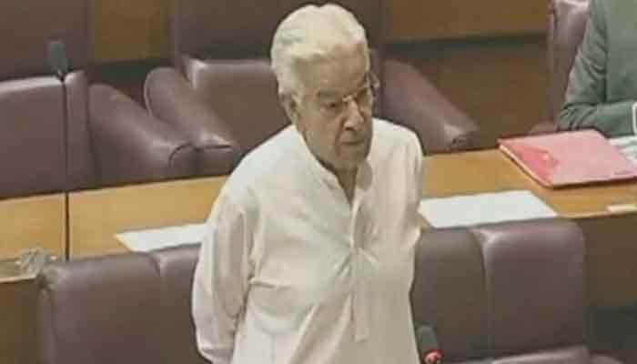 Khawaja Asif urges Muslim nations to unite against Israel, calls for OIC summit