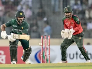 Second T20: Pakistan continues to bat in pursuit of target, five players out