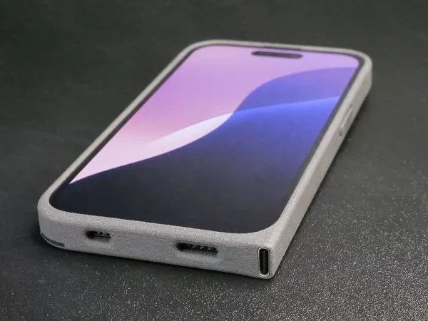 A ‘case’ that adds a USB-C port to older iPhones has been introduced