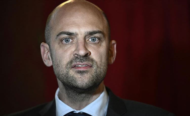 France's top diplomat calls for foreign press access to Gaza
