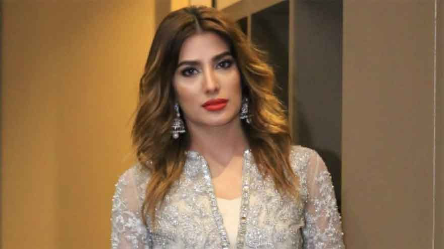 Mehwish Hayat calls marriage gamble, says in no rush to get married
