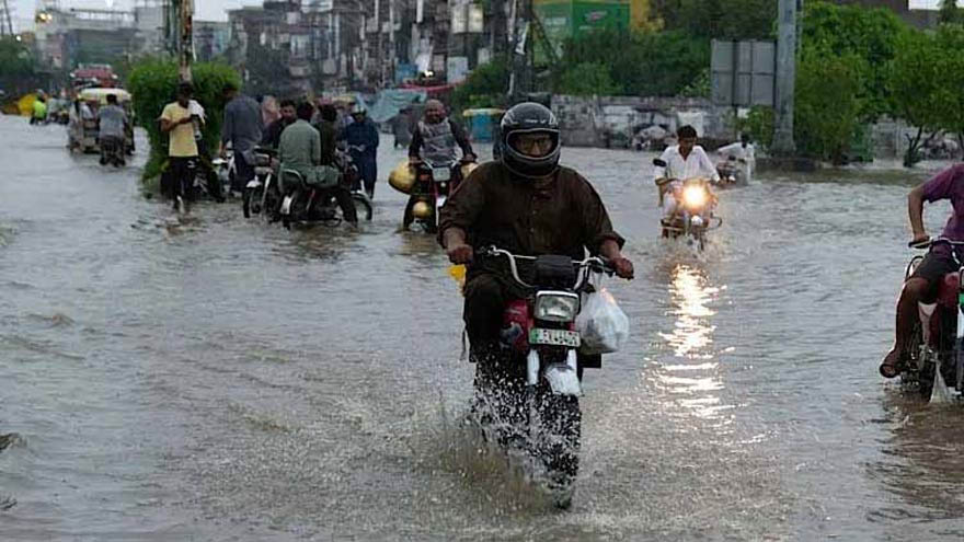 Heavy rain lashes twin cities; Wasa declares rain emergency in Rawalpindi