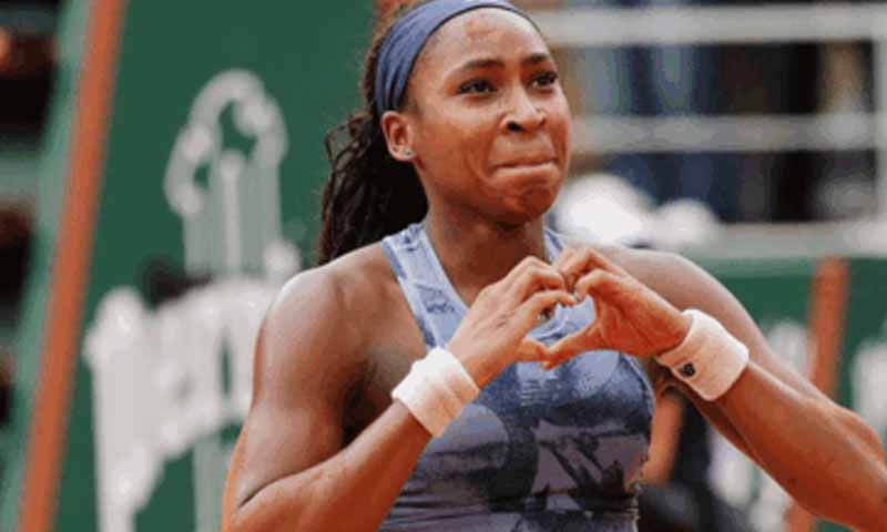 Coco Gauff is out in the first round of Wimbledon with a 7-6 (3), 6-1 loss to Dayana Yastremska