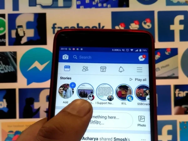 Facebook deletes 10 million fake profiles