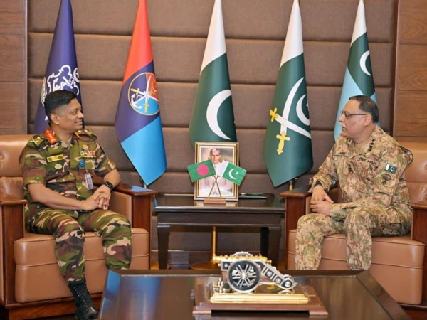 Bangladesh Lieutenant General meets General Sahir Shamshad Mirza, appreciates the professionalism of Pakistan Armed Forces