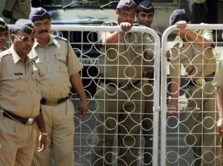 Indian police arrest fake police running 'crime bureau'
