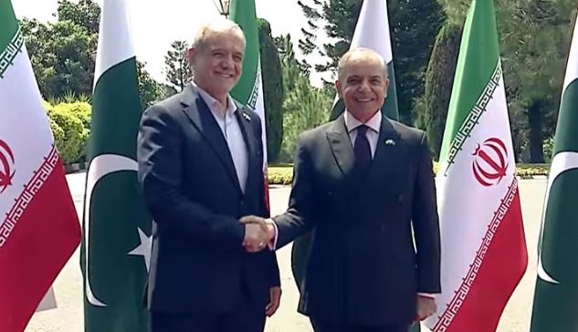 Iranian president receives guard of honour at PM House ahead of delegation-level talks
