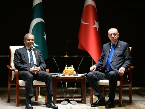 Prime Minister Shehbaz Sharif and Turkish President meet, discuss important regional and global developments