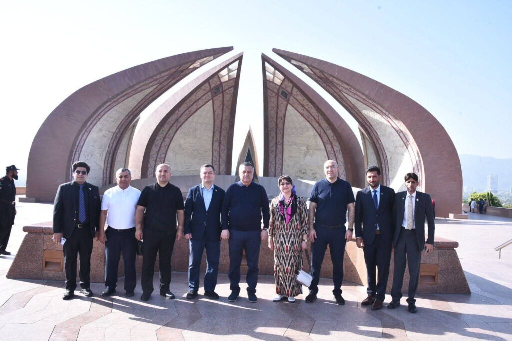 Uzbek Parliamentary Delegation Visits Cultural Landmarks in Islamabad