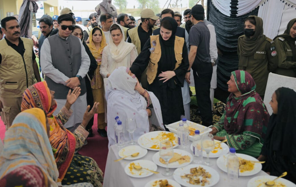 CM Maryam Nawaz Sharif Visits Jhang Flood Relief Camp, Reviews Rescue Efforts