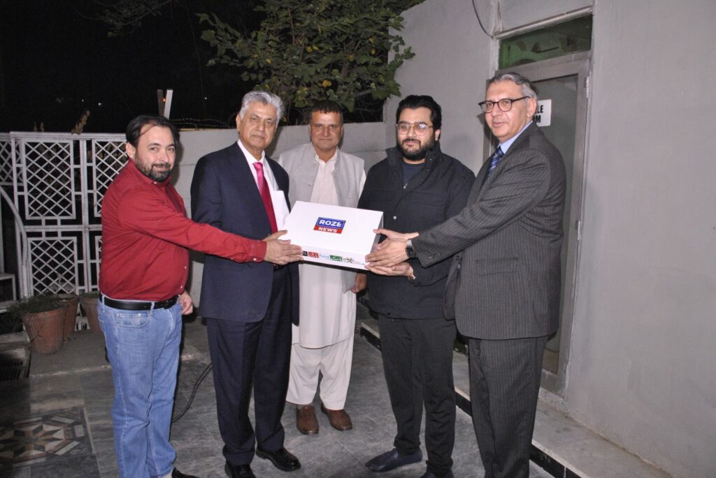 Murtaza Solangi Visits Roze TV, Praises Positive and Responsible Journalism