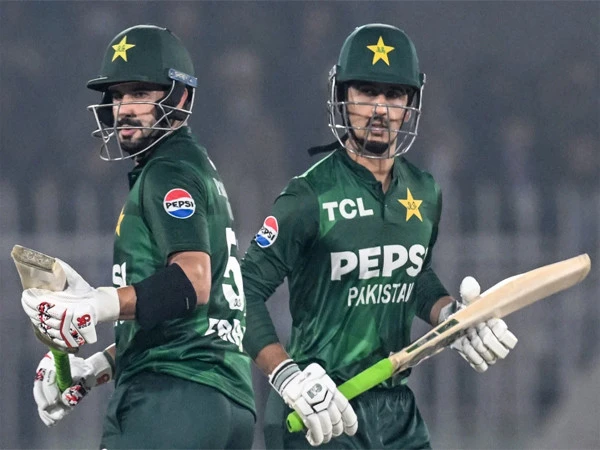Pakistan beat Sri Lanka by 6 wickets to win tri-series