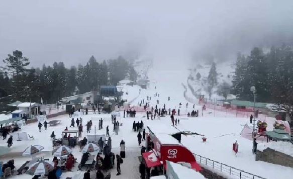 Tourist influx in Malam Jabba as Swat receives first snow of winter