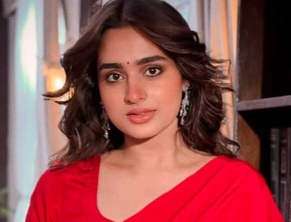 AI-generated pics, video leave Ayesha Khan livid, upset