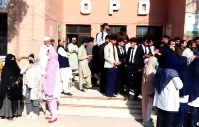 Doctors' strike enters fourth day in Kohat after killing of Lady Doctor Mehwish
