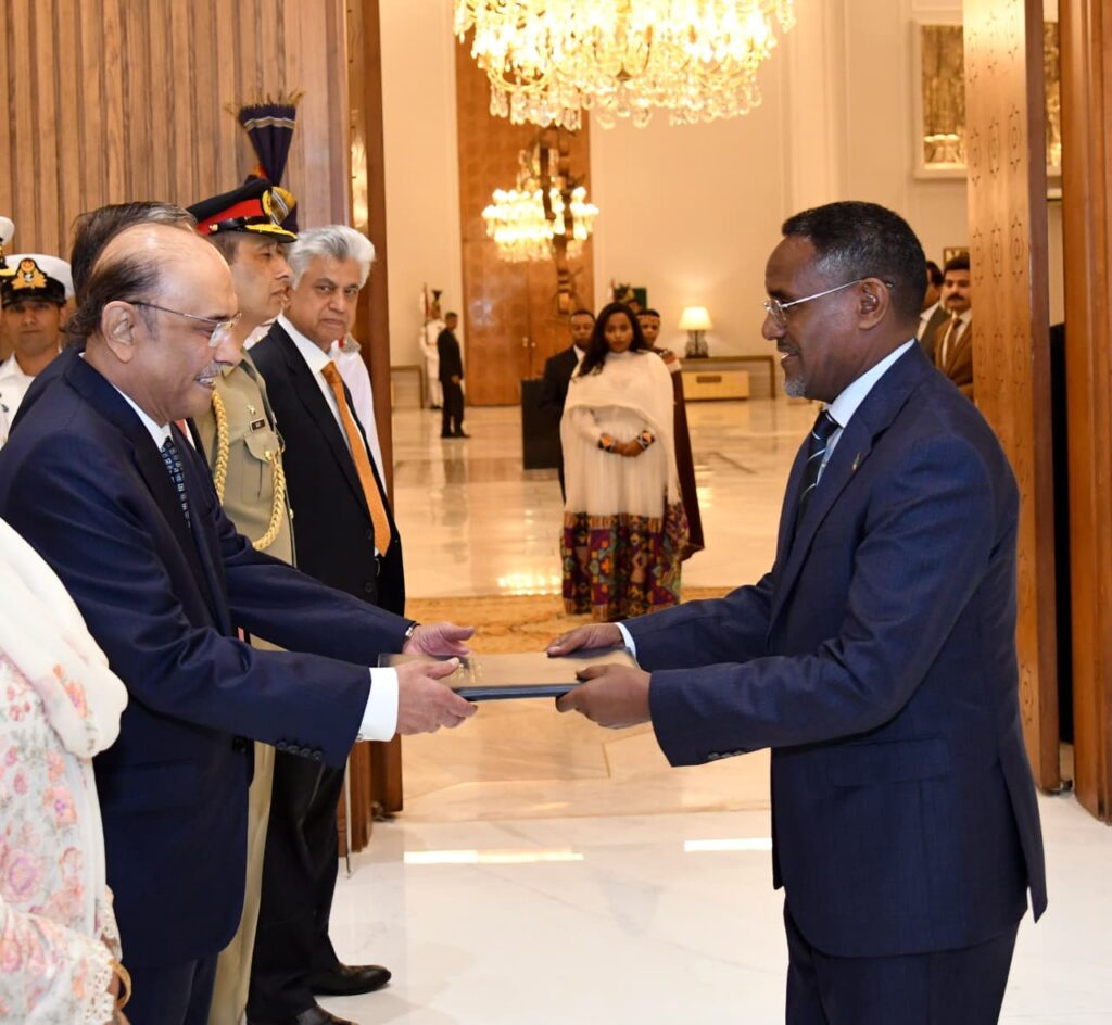 Ambassador Dr. Oumer Presents Credentials to the President of Pakistan