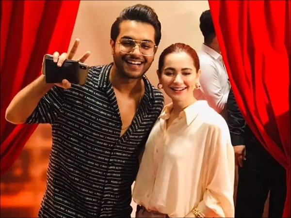 Asim Azhar announces his marriage in a live concert, is the bride Hania Aamir?