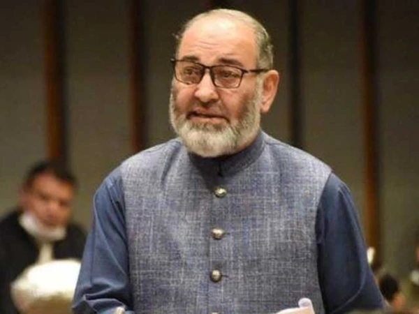 Former Senator Mushtaq Ahmed joins opposition alliance, Tehreek-e-Tahafuz, to protect Pakistan’s constitution
