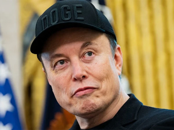 Elon Musk’s wealth exceeds $1 trillion, becoming the first trillionaire