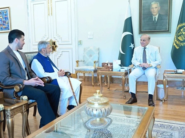 Senior politician Ghulam Ahmed Bilour meets the Prime Minister, discusses political situation and other matters of interest