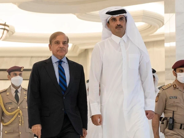 Qatari Emir calls PM, reiterates full support for Pakistan’s efforts for peace