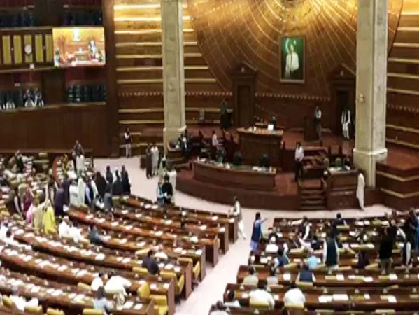 7% increase in salaries, 3.5% increase in pension, development budget halved; Punjab Finance Minister presents budget
