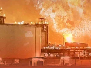 Explosion at Qatar LNG plant; 13 people killed and 66 injured; Pakistanis also included