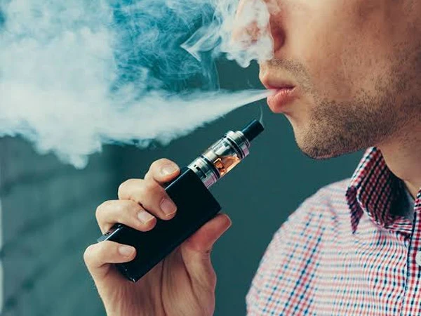 Quitting smoking and switching to vaping can also be dangerous for the eyes: Research