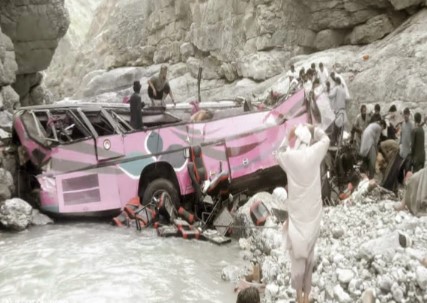 40 dead after bus plunges into ravine in Balochistan's Zhob