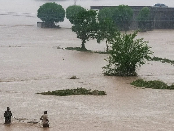 Heavy rains predicted across the country from today due to a powerful westerly wind system, flood warning issued