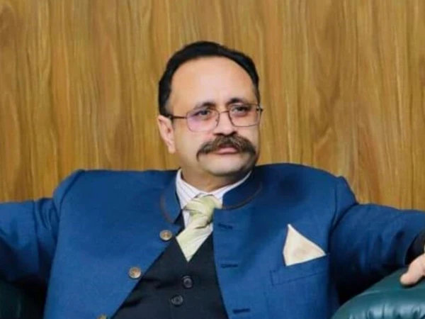 Firing on convoy of former Azad Kashmir Prime Minister Sardar Tanveer Ilyas, security guard killed, several injured