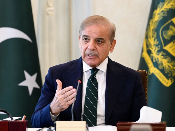 Privatization of discos; Prime Minister directs to give top priority to consumer interests
