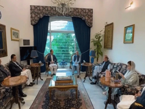 Azad Kashmir Prime Minister and Speaker meet Nawaz Sharif, Shehbaz Sharif and Maryam Nawaz