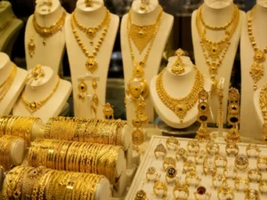Gold prices fell in global and local markets