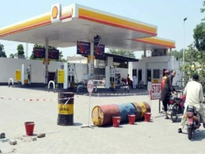 Low fuel reserves: risk of petrol and diesel crisis in the country.