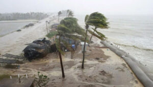 Powerful hurricane hits US coast, states of emergency declared in New York and New Jersey