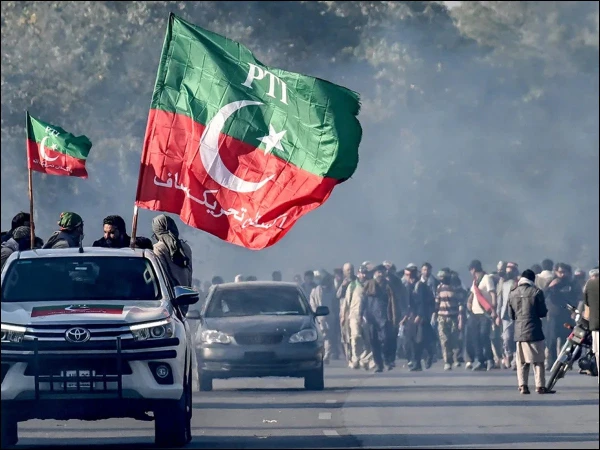 PTI makes cancellation of long march conditional on meeting with founding chairman