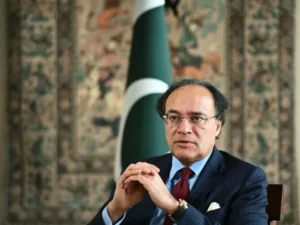 Pakistan’s return to global markets; Finance Minister outlines strategy to reduce debt pressure