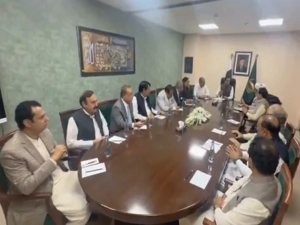Government and PTI talks inconclusive; another meeting will be held tomorrow, inside story of the first round revealed